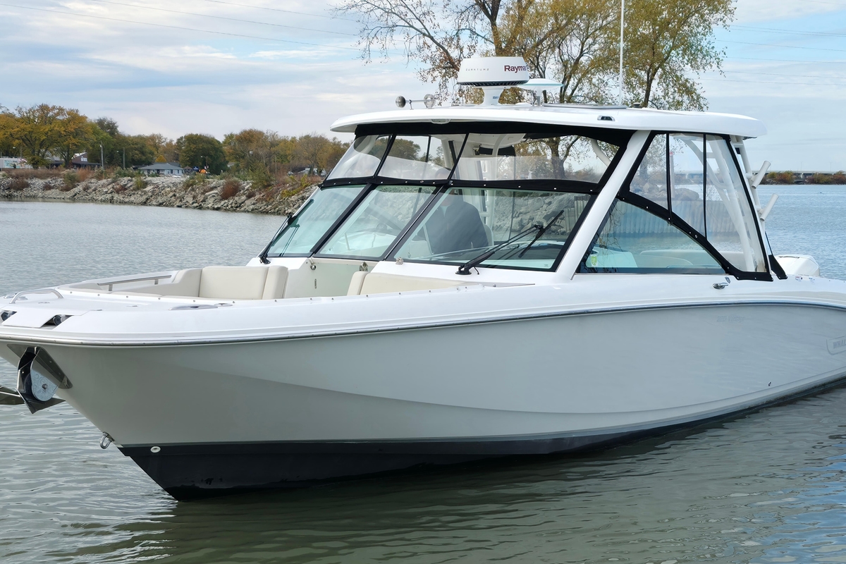 2018 Boston Whaler 320 Vantage - Sold Boat