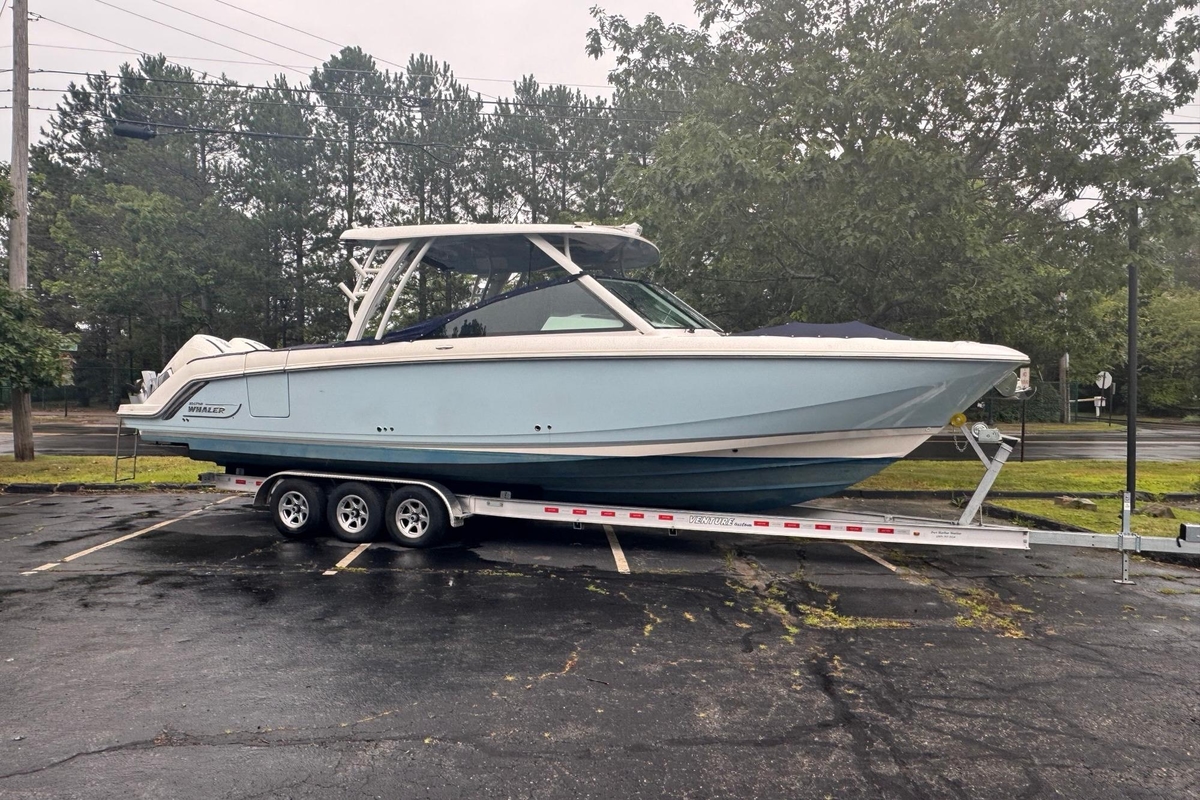 2022 Boston Whaler 320 Vantage - Sold Boat