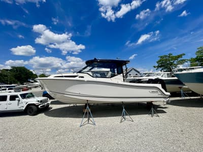 BOATZON | Boston Whaler 325 Conquest 2026