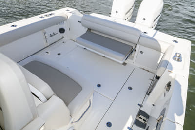 BOATZON | Boston Whaler 33 OUTRAGE 2023