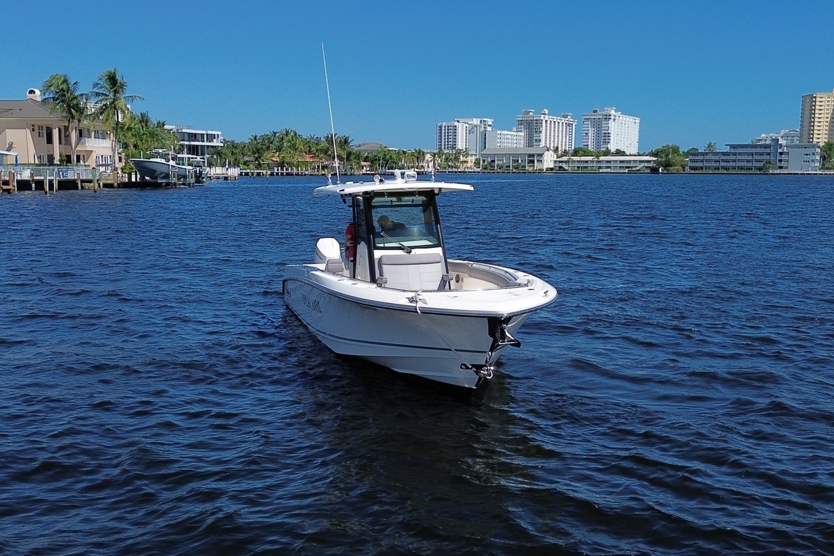 Boston Whaler 330 OUTRAGE 2024