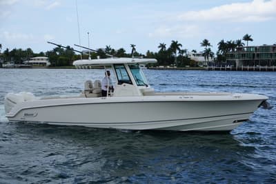BOATZON | Boston Whaler 330 Outrage 2018