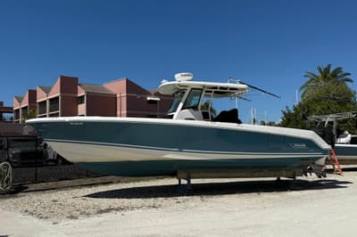 BOATZON | Boston Whaler 330 Outrage 2018