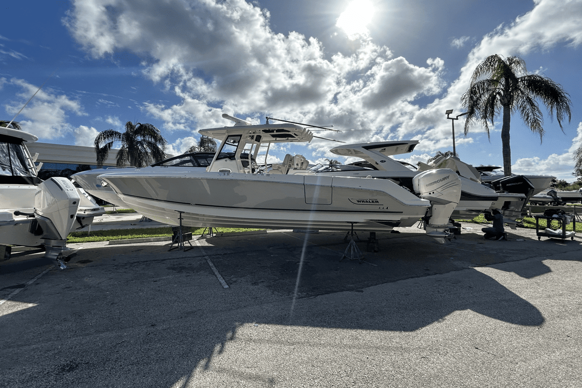 2018 Boston Whaler 330 OUTRAGE - Sold Boat