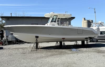 BOATZON | Boston Whaler 330 Outrage 2019