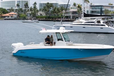 BOATZON | Boston Whaler 330 Outrage 2020