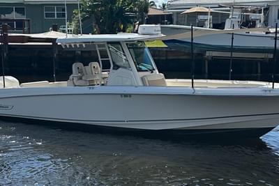 BOATZON | Boston Whaler 330 Outrage 2020