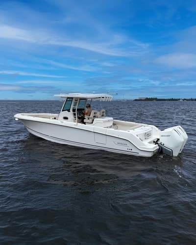 BOATZON | Boston Whaler 330 Outrage 2021
