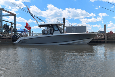 BOATZON | Boston Whaler 330 Outrage 2024
