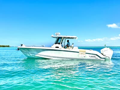 BOATZON | Boston Whaler 330 OUTRAGE 2024