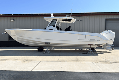 BOATZON | Boston Whaler 330 Outrage 2025