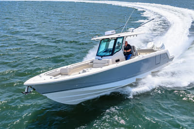 BOATZON | Boston Whaler 330 Outrage 2026