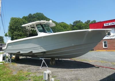 BOATZON | Boston Whaler 330 Outrage 2026