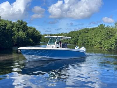 BOATZON | Boston Whaler 330 Outrage 2026