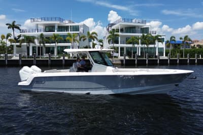 BOATZON | Boston Whaler 330 Outrage 2026