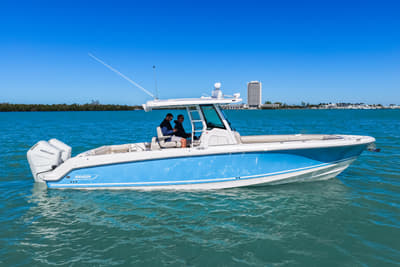 BOATZON | Boston Whaler 330 Outrage 2026