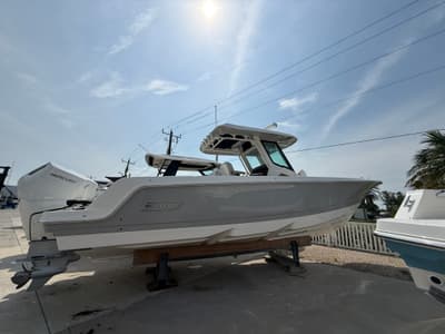 BOATZON | Boston Whaler 330 Outrage 2026 BOATZON | Boston Whaler 330 Outrage 2026