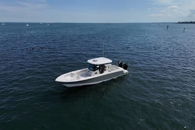 BOATZON | Boston Whaler 330 Outrage 2026 BOATZON | Boston Whaler 330 Outrage 2026