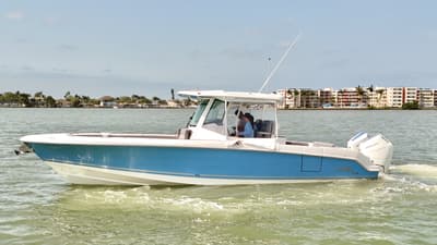 BOATZON | Boston Whaler 330 Outrage 2026