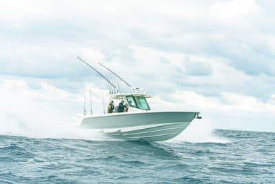 BOATZON | Boston Whaler 330 Outrage 2026 BOATZON | Boston Whaler 330 Outrage 2026