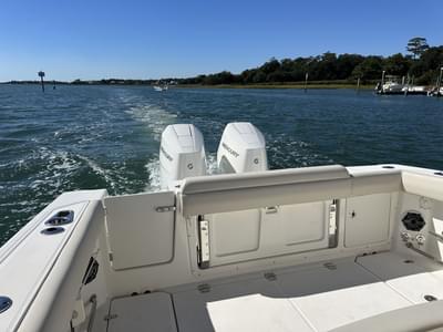 BOATZON | Boston Whaler 330 Outrage 2026