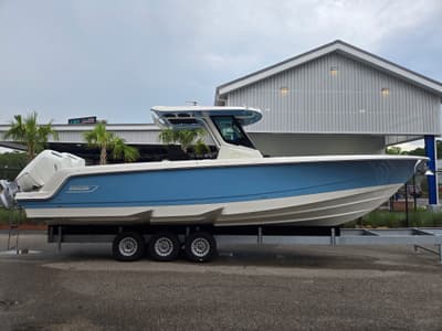 BOATZON | Boston Whaler 330 Outrage 2027