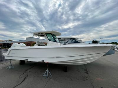 BOATZON | Boston Whaler 330 Outrage 2027 BOATZON | Boston Whaler 330 Outrage 2027