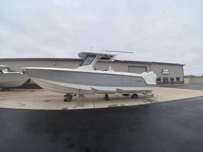 BOATZON | Boston Whaler 330 Outrage 2027