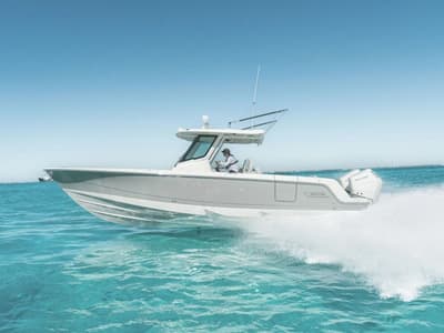 BOATZON | Boston Whaler 330 Outrage 2027