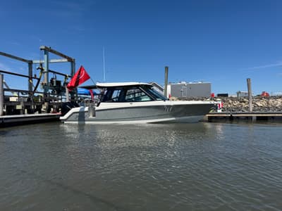 BOATZON | Boston Whaler 330 Vantage 2025 BOATZON | Boston Whaler 330 Vantage 2025
