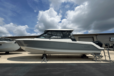 BOATZON | Boston Whaler 330 Vantage 2025
