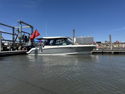BOATZON | Boston Whaler 330 Vantage 2025