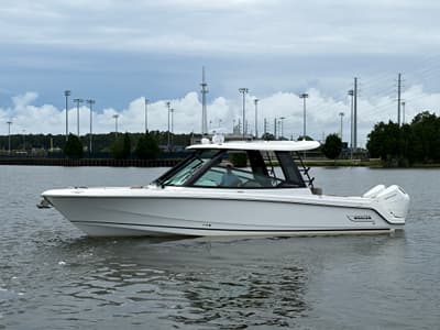 BOATZON | Boston Whaler 330 Vantage 2026