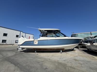 BOATZON | Boston Whaler 330 Vantage 2026