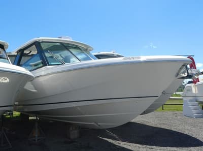 BOATZON | Boston Whaler 330 Vantage 2026