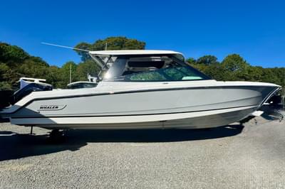 BOATZON | Boston Whaler 330 Vantage 2026