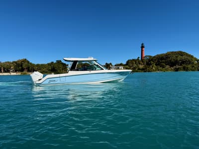 BOATZON | Boston Whaler 330 Vantage 2026