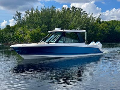 BOATZON | Boston Whaler 330 Vantage 2026
