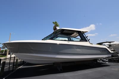 BOATZON | Boston Whaler 330 Vantage 2026