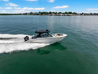 BOATZON | Boston Whaler 330 Vantage 2026
