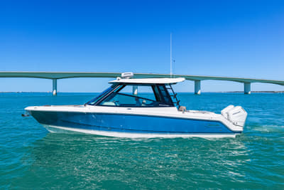 BOATZON | Boston Whaler 330 Vantage 2026