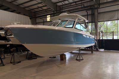 BOATZON | Boston Whaler 330 Vantage 2026