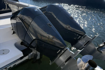 BOATZON | Boston Whaler 330R 2024