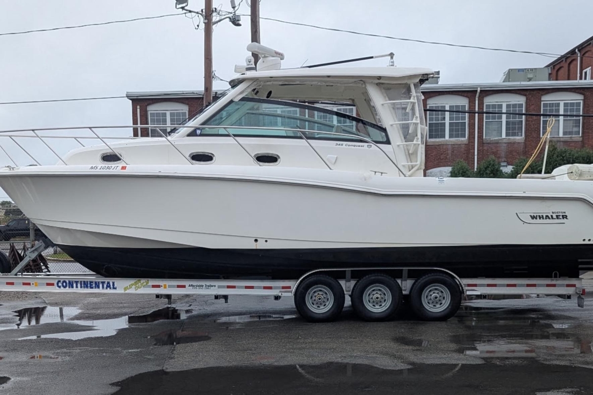 2018 Boston Whaler 345 Conquest - Sold Boat