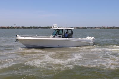 BOATZON | Boston Whaler 350 Outrage 2020