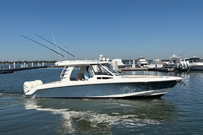 BOATZON | Boston Whaler 350 Realm 2020