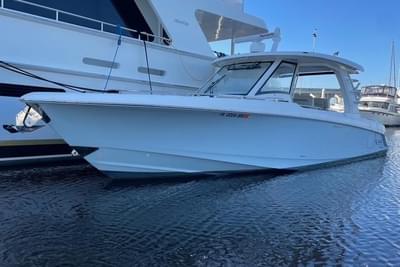 BOATZON | Boston Whaler 350 Realm 2020