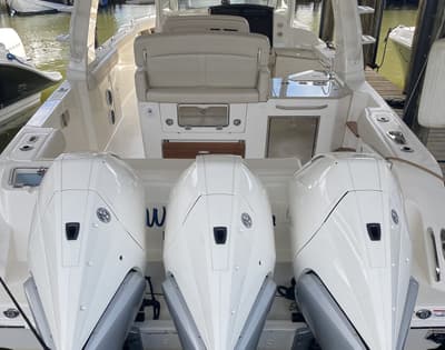 BOATZON | Boston Whaler 350 REALM 2020