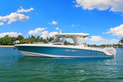 BOATZON | Boston Whaler 350 REALM 2020