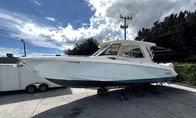 BOATZON | Boston Whaler 350 Realm 2020